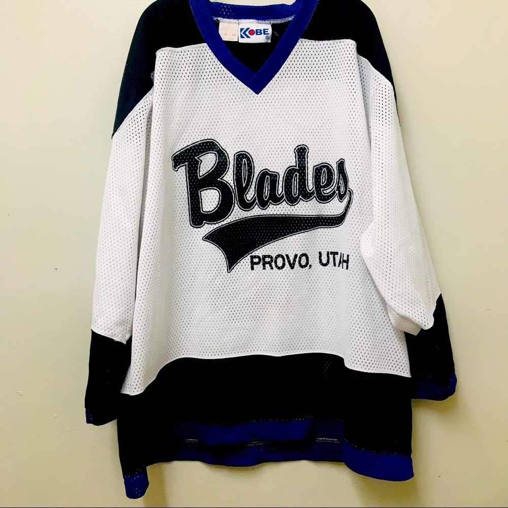 Vintage 90s Kobe Mens Mesh Hockey Jersey Canada Made Size M.